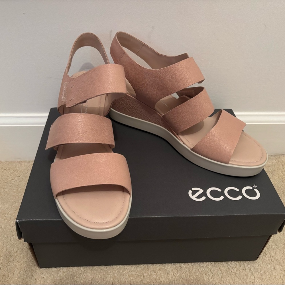 NIB Ecco Plateau Wedge dusty rose mauve sandal - 9 - 9 1/2 (40)